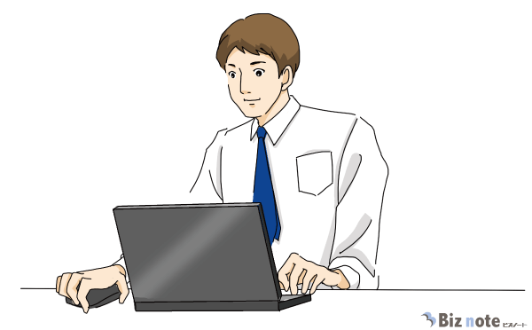 パソコンで仕事をする男性